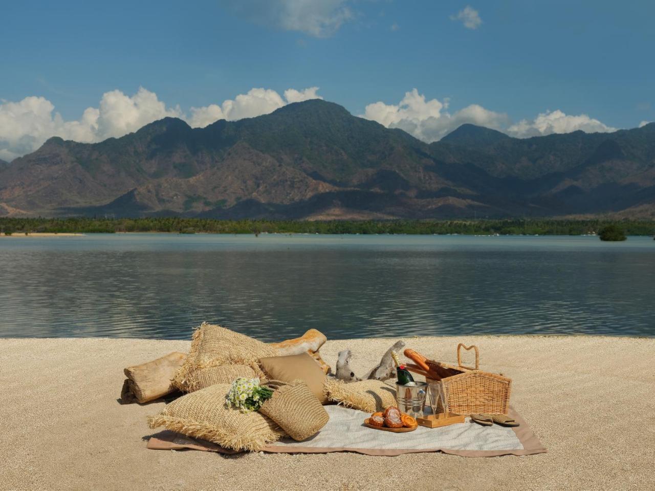 Mimpi Resort Menjangan Banyuwedang Exteriör bild
